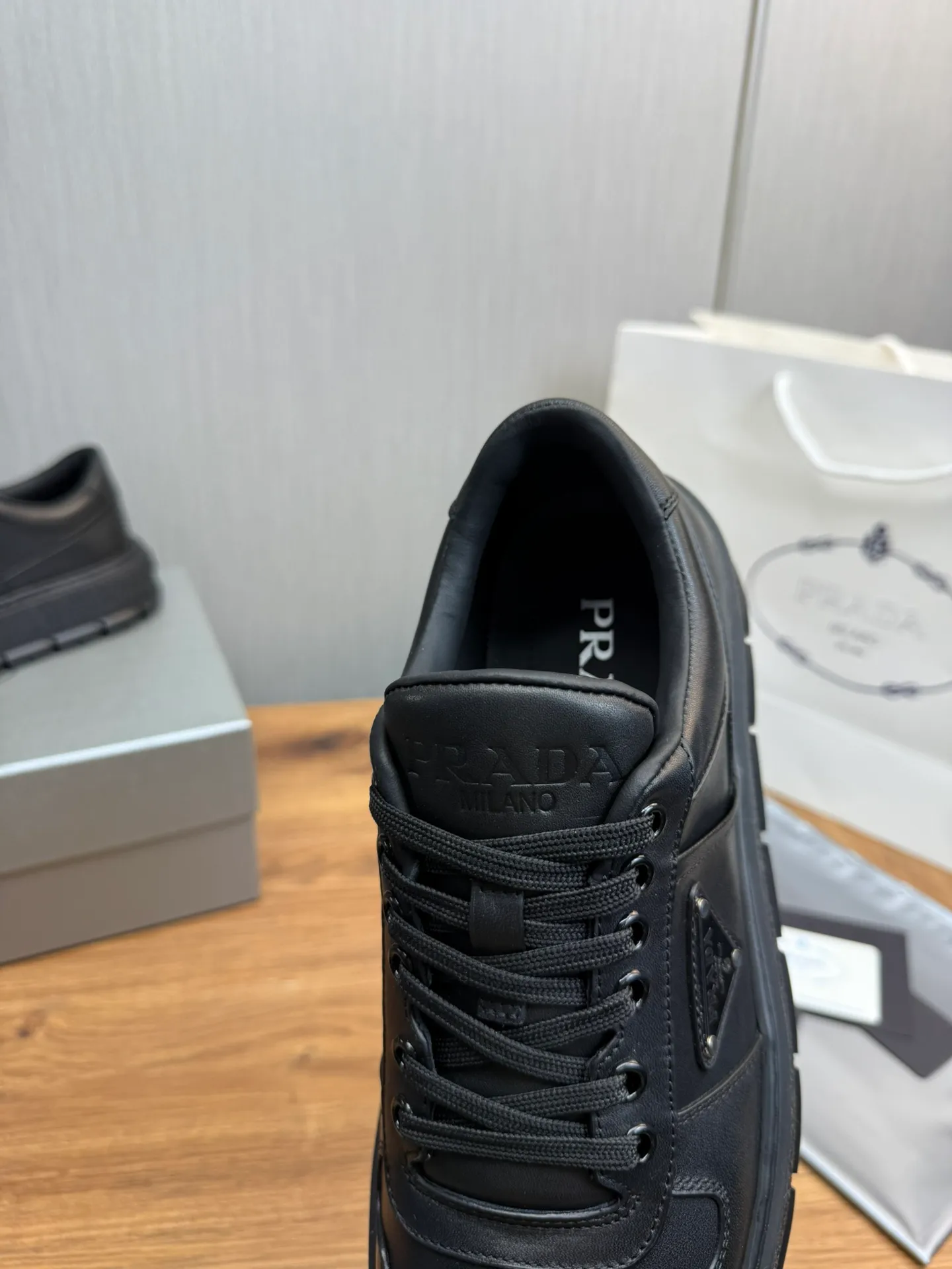 Men's shoes 💰620💰 [PRADA] Autumn and winter hot men's shoes are shipped 👏Official website synchronized ⬆️Original fly-woven cowhide fabric + cowhide lining, 1⃣️:1⃣️reproduction, original sole, 38-45 (45. Customized, non-refundable)
